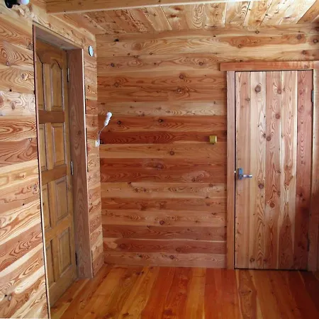 полонянка Апартаменты *